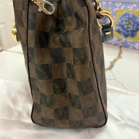 Michael Kors Brown Tote with Gold Hardware - Picture 4 of 8